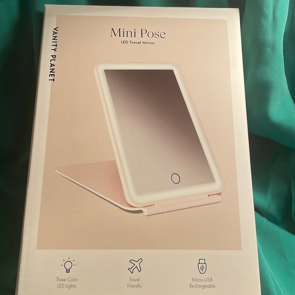 Mini Pose LED travel mirror